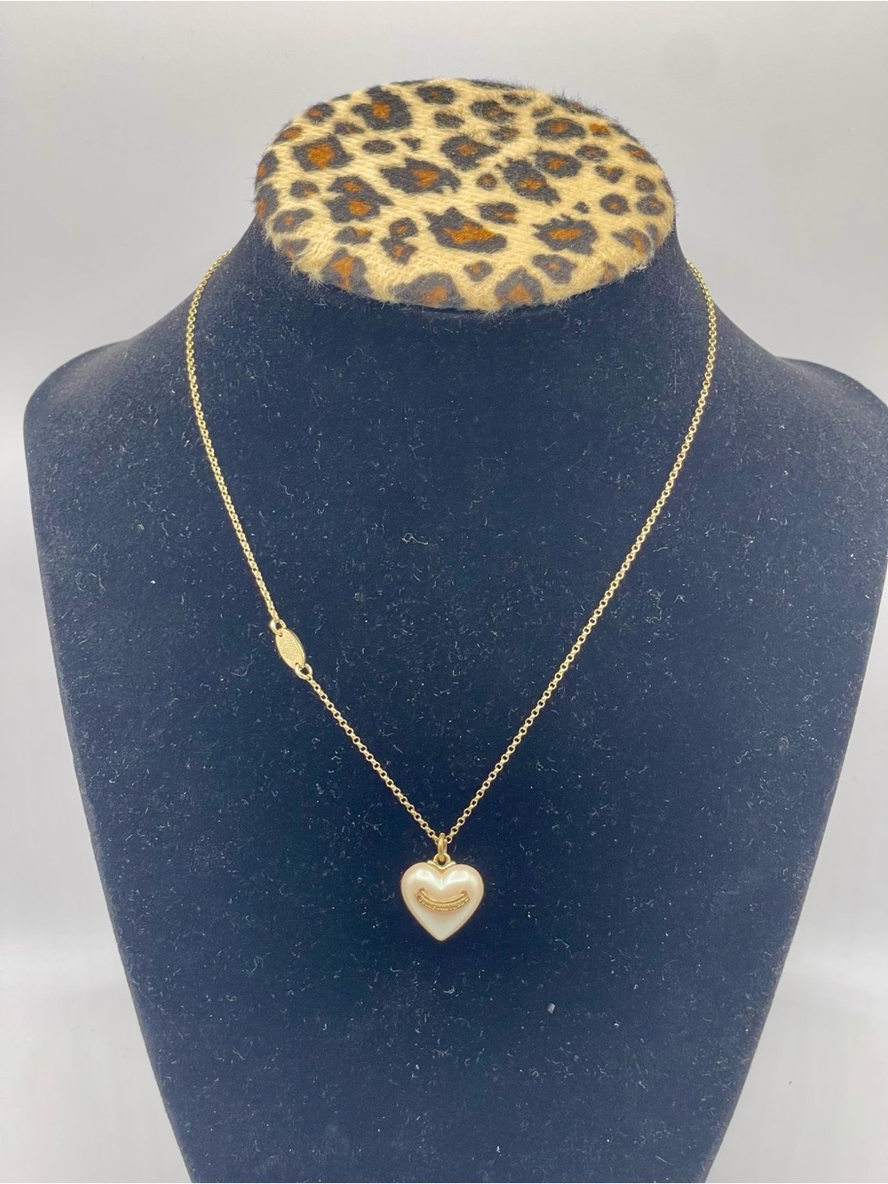 Vintage Juicy Couture Gold Tone Chain Faux Pearl Heart Pendant Necklace